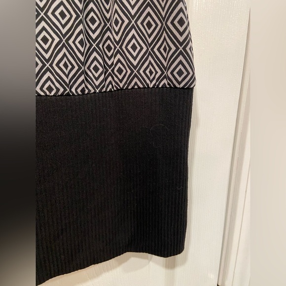 Papaya Size Size L Black Geometric Ribbed Knit Sleeveless Halter Pullover Top - Picture 5 of 12